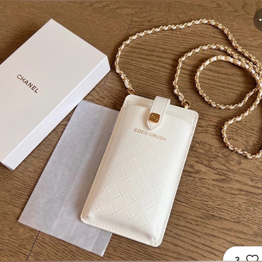 CHANEL Coco Crush Smartphone Case in White with Detachable Matching Strap NWB - Picture 10 of 13